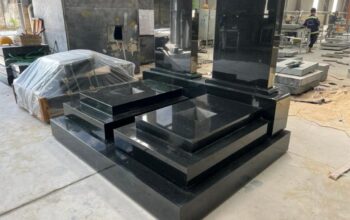 Ảnh thực tế mộ đá granite nguyên khối