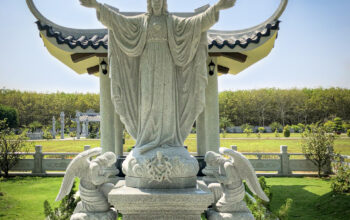 Mộ gia đình Công giáo