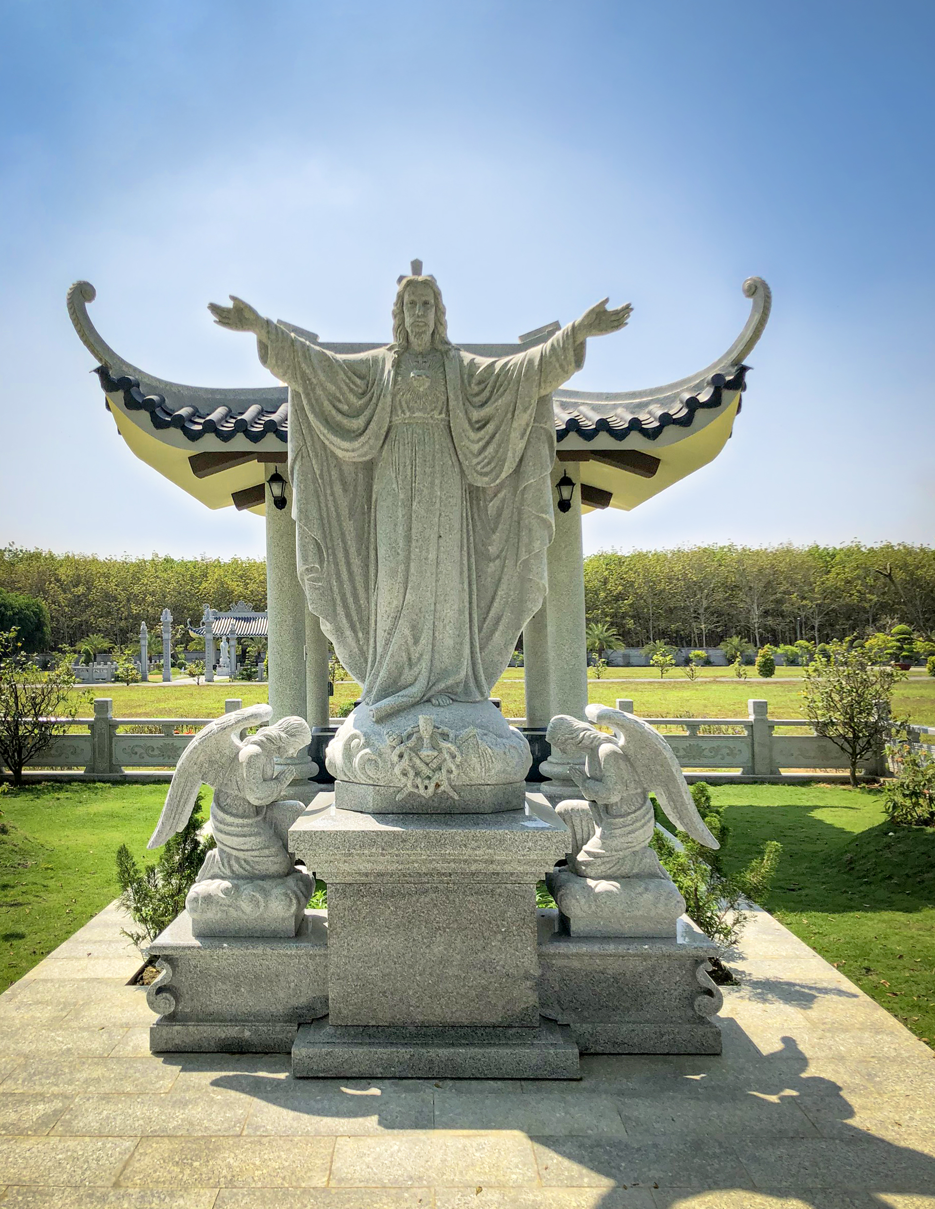 Mộ gia đình Công giáo